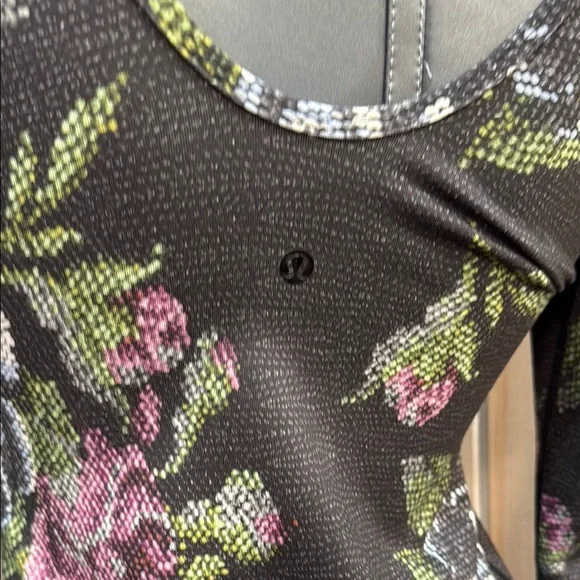 Lululemon Athletica Gray and Green Fitted Long Sleeve Blouse - Picture 3 of 3